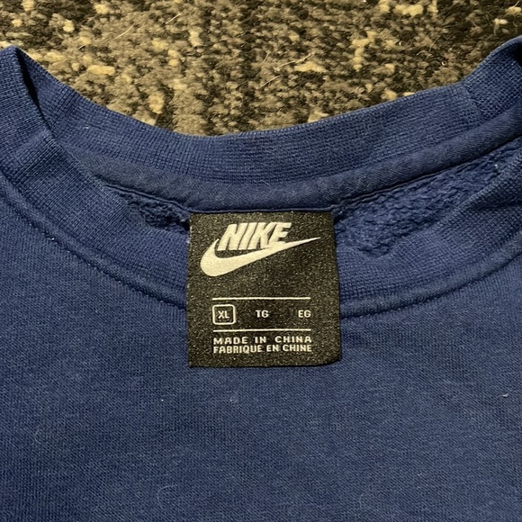 nike crewneck - Picture 3 of 3